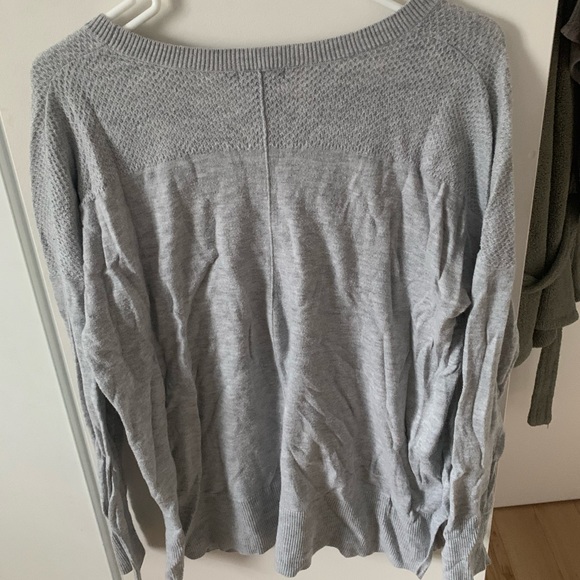 Barley worn fancy long sleeve - Picture 2 of 2